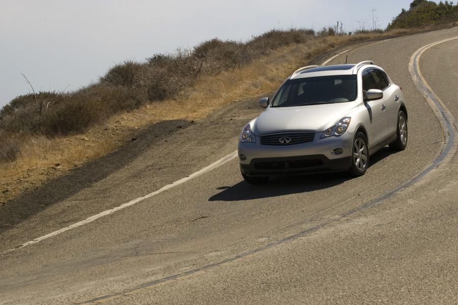  Infiniti EX35 2011 года  (фото 27 из 39)